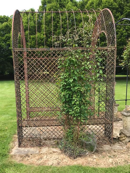 A steel rose bower of arched form with two slatted seats, L 200cm x H 297cm